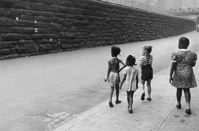 Helen Levitt New York, c. 1940 Gelatin silver print on paper Gift of Philip Perkis, 1999.8.1 Telfair Museums