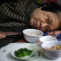 Viet Van Tran - My mother eats very little and when she is sick she eats even less
