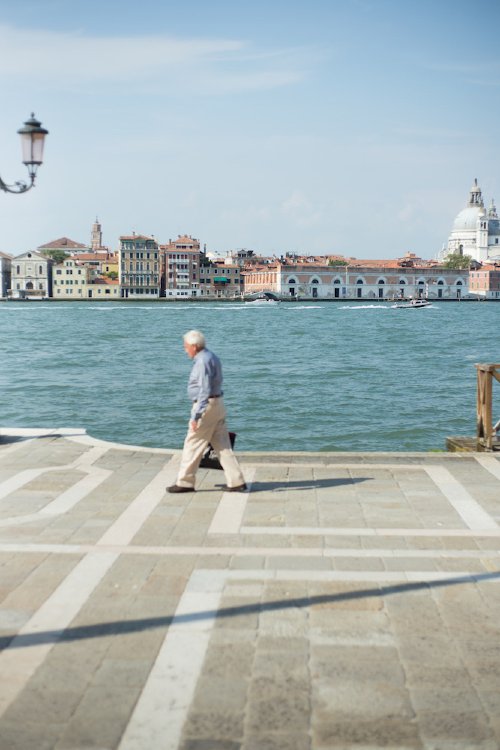Tereze Sulca  -  a man walking through Giudecca (Venice, 2016)